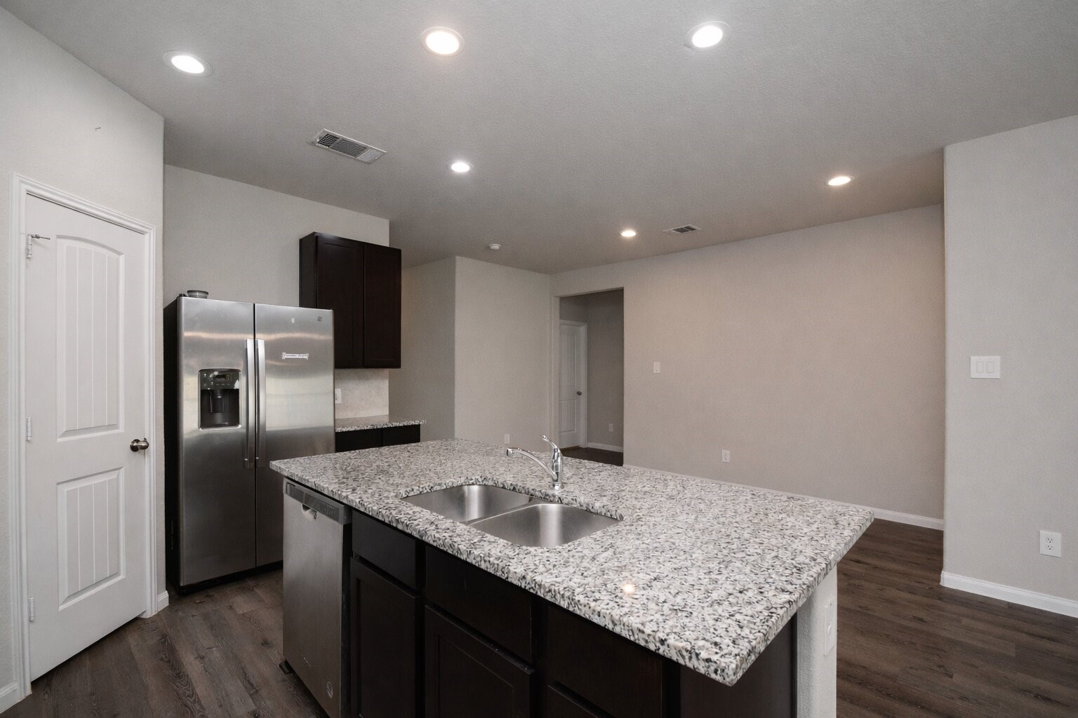 5614 Brooklyn Rose Drive Rosharon, TX 77583 - Photo 7 of 21