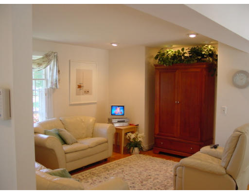 89 Fiske Hill Road Sturbridge, MA 01566 - Photo 5 of 15 Gallery Image 5