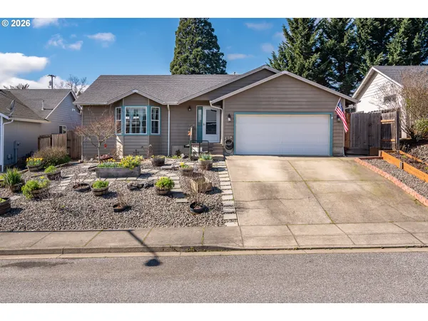 $365,000 | 380 Southeast Sunnyside Drive, Winston, OR 97496
