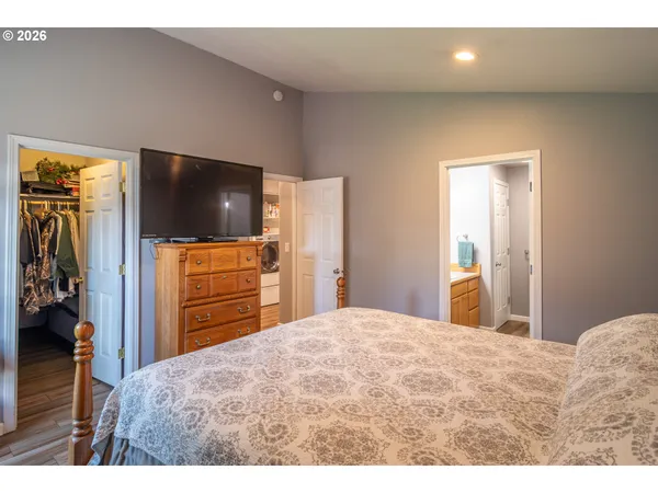 $357,900 | 380 Southeast Sunnyside Drive, Winston, OR 97496