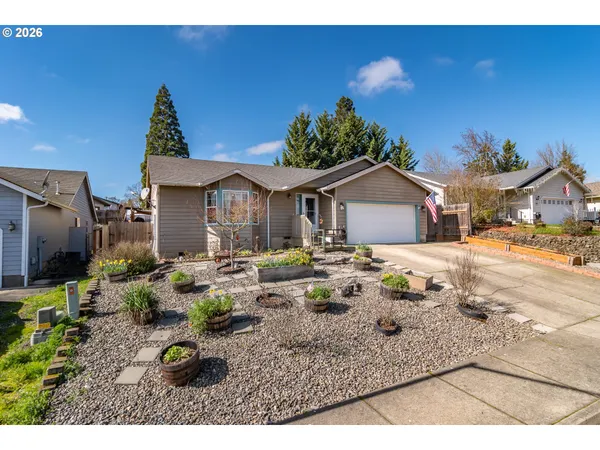 $357,900 | 380 Southeast Sunnyside Drive, Winston, OR 97496