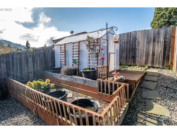 $357,900 | 380 Southeast Sunnyside Drive, Winston, OR 97496