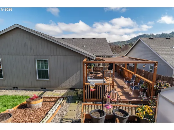 $357,900 | 380 Southeast Sunnyside Drive, Winston, OR 97496