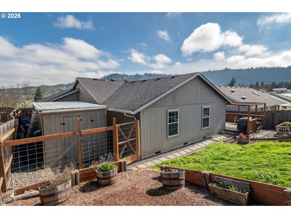 $357,900 | 380 Southeast Sunnyside Drive, Winston, OR 97496