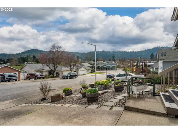 $357,900 | 380 Southeast Sunnyside Drive, Winston, OR 97496