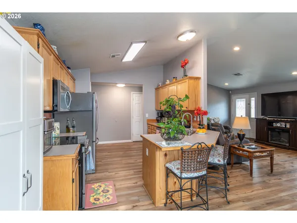 $357,900 | 380 Southeast Sunnyside Drive, Winston, OR 97496