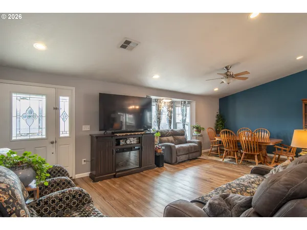 $357,900 | 380 Southeast Sunnyside Drive, Winston, OR 97496