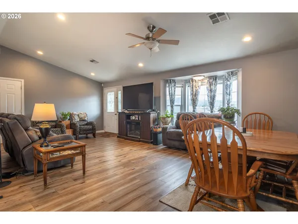 $357,900 | 380 Southeast Sunnyside Drive, Winston, OR 97496