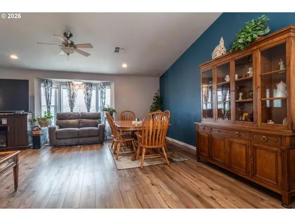 $357,900 | 380 Southeast Sunnyside Drive, Winston, OR 97496