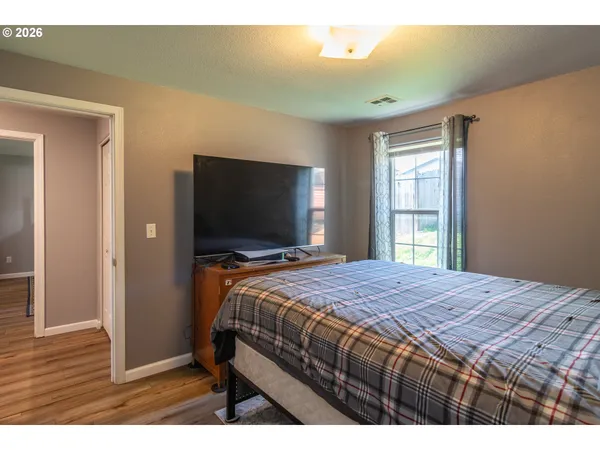 $357,900 | 380 Southeast Sunnyside Drive, Winston, OR 97496