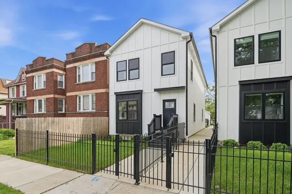 $474,999 | 5729 West Ohio Street, Chicago, IL 60644