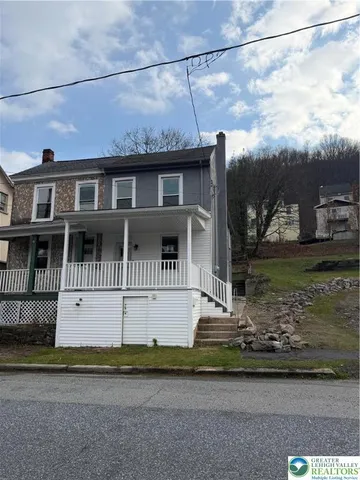 $1,325 | 212 West Bacon Street, Pottsville, PA 17901