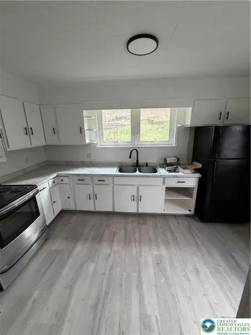 $1,325 | 212 West Bacon Street, Pottsville, PA 17901