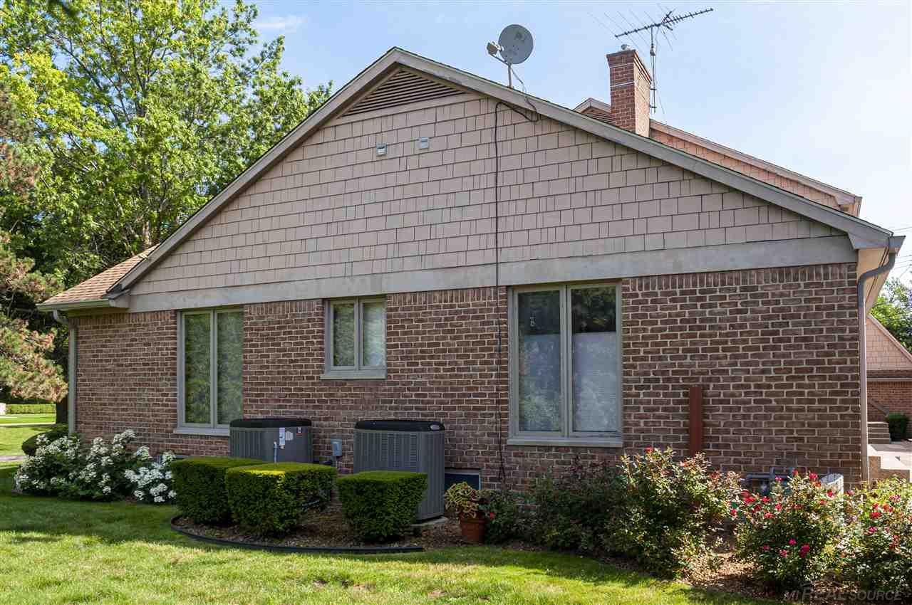 987 Lake Shore Road Grosse Pointe Shores, MI 48236 - Photo 50 of 54