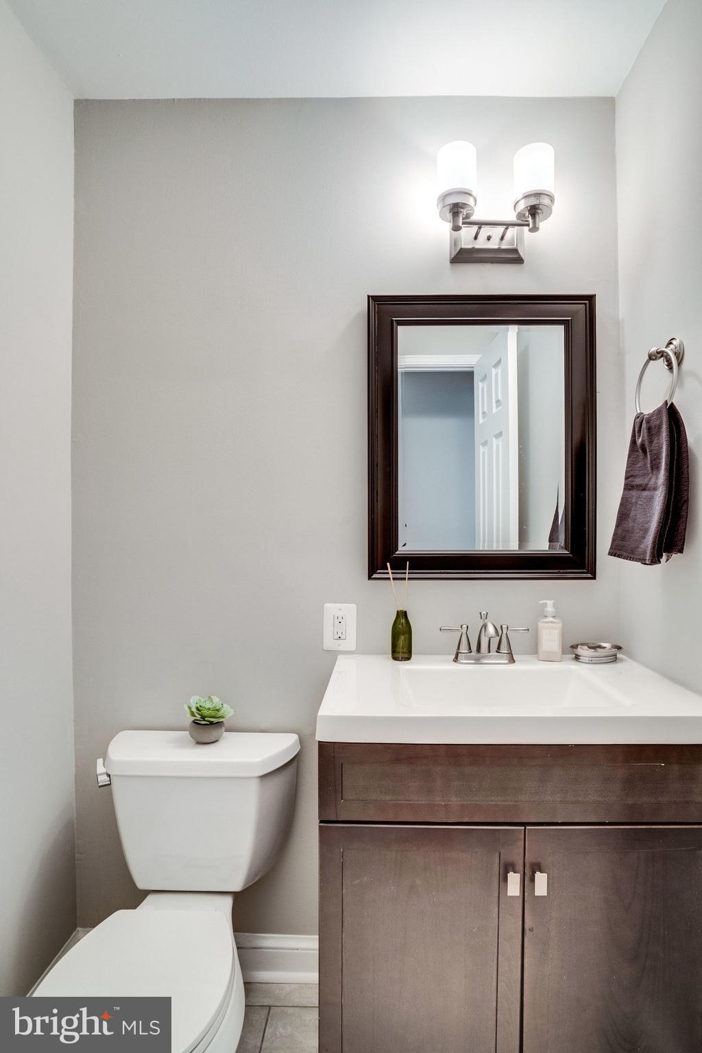 2546 23rd Road North Arlington, VA 22207 - Photo 11 of 43 Main level updated half bath