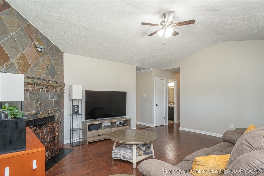 5411 Archer Road Hope Mills, NC 28348 - Photo 4 of 29 Living room