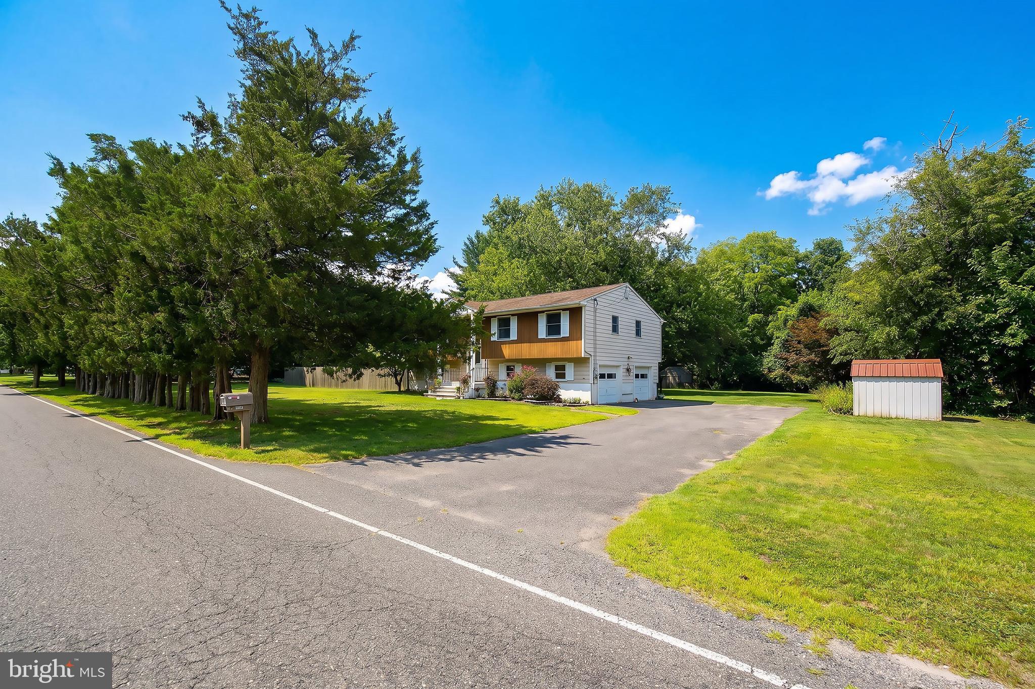 81 Ford Road Howell, NJ 07731 - Photo 4 of 31