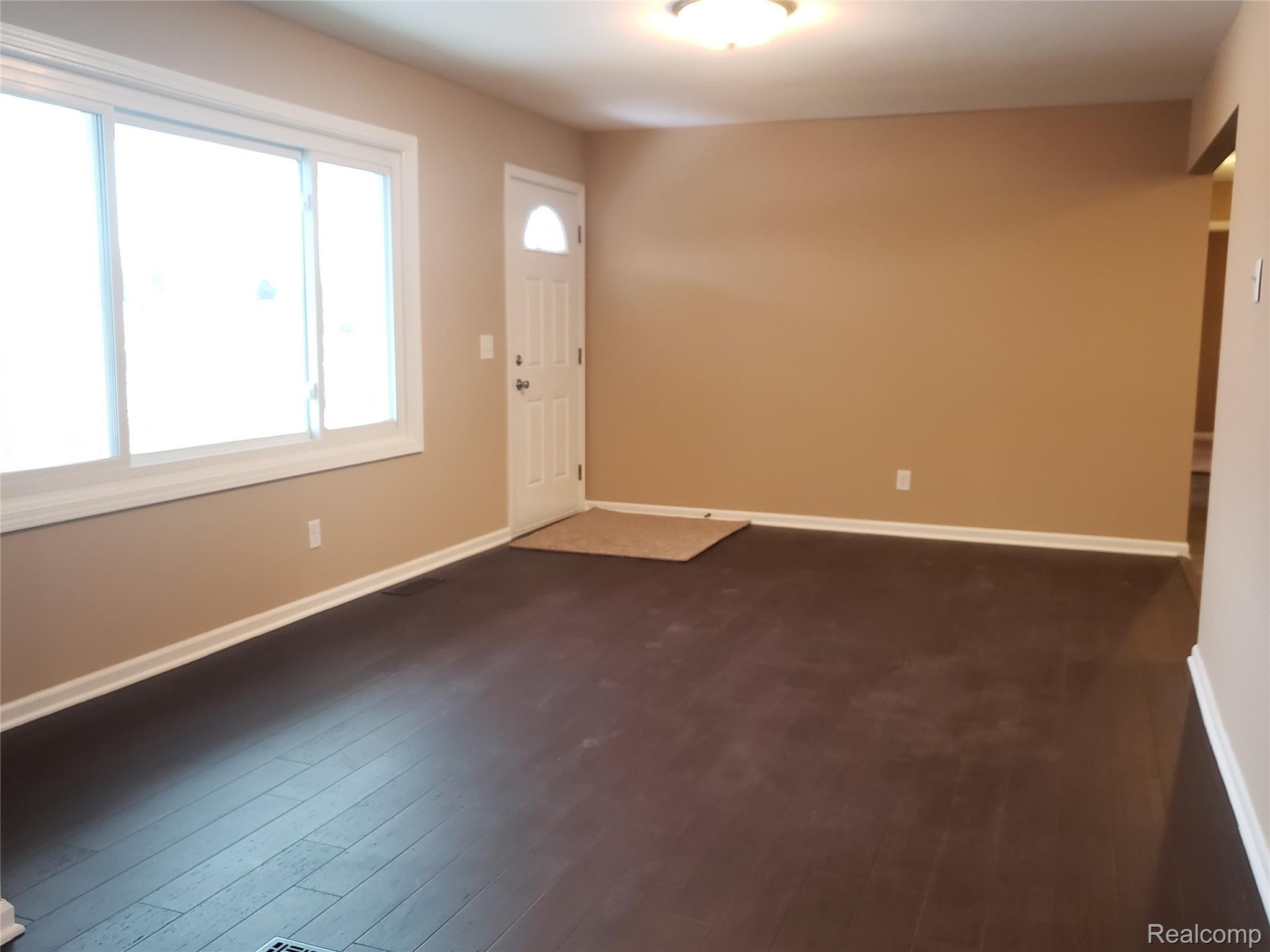 4849 Lippincott Road Lapeer, MI 48446 - Photo 10 of 28 Front Room (2).jpg