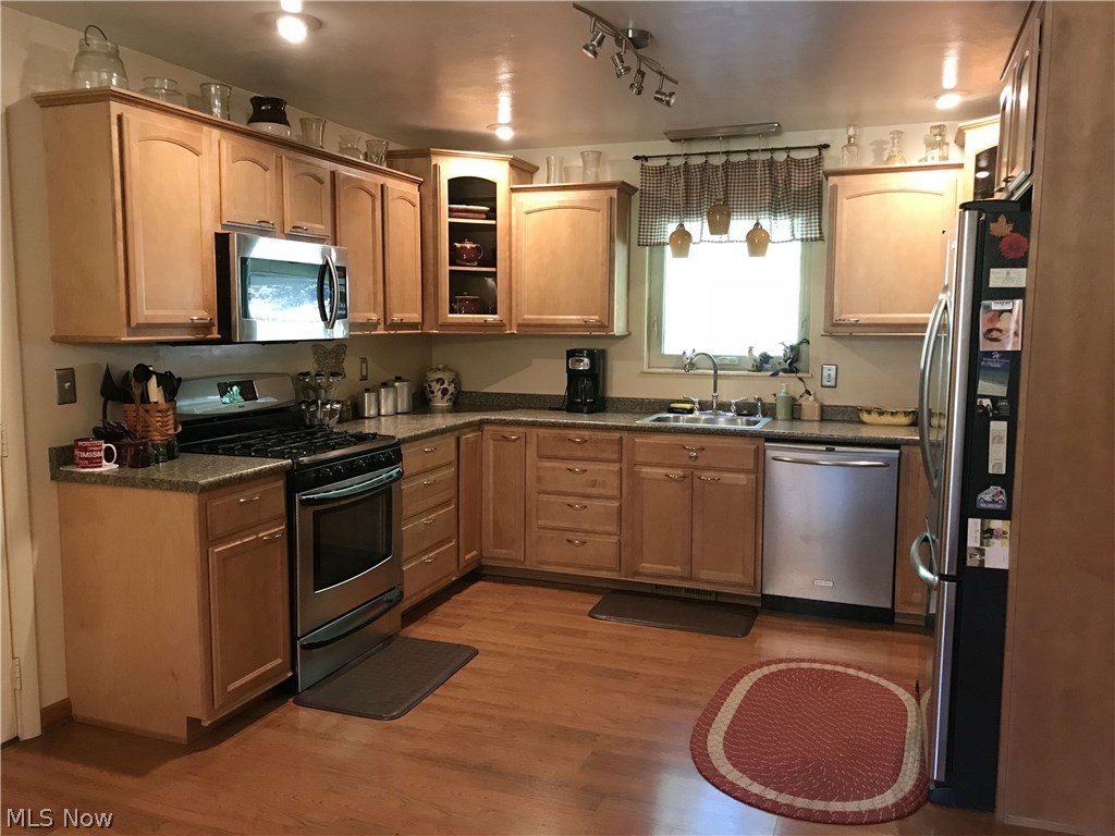 280 Glendale Road Vienna, WV 26105 - Photo 4 of 24 All stainless steele appliances ...