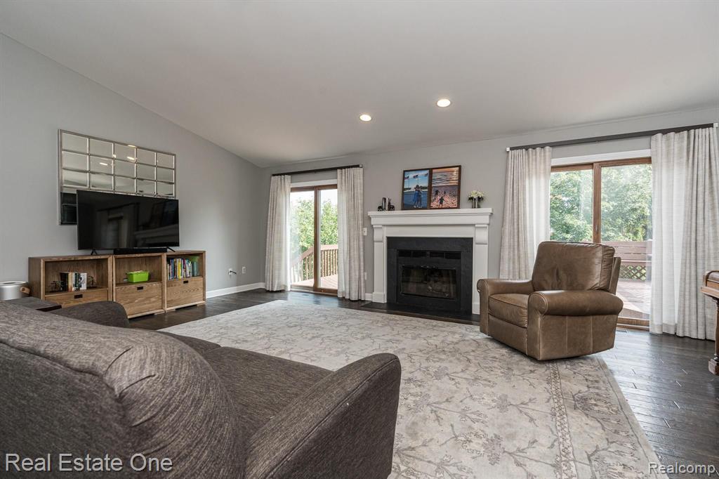 2033 Avonstoke Road Rochester Hills, MI 48307 - Photo 9 of 30