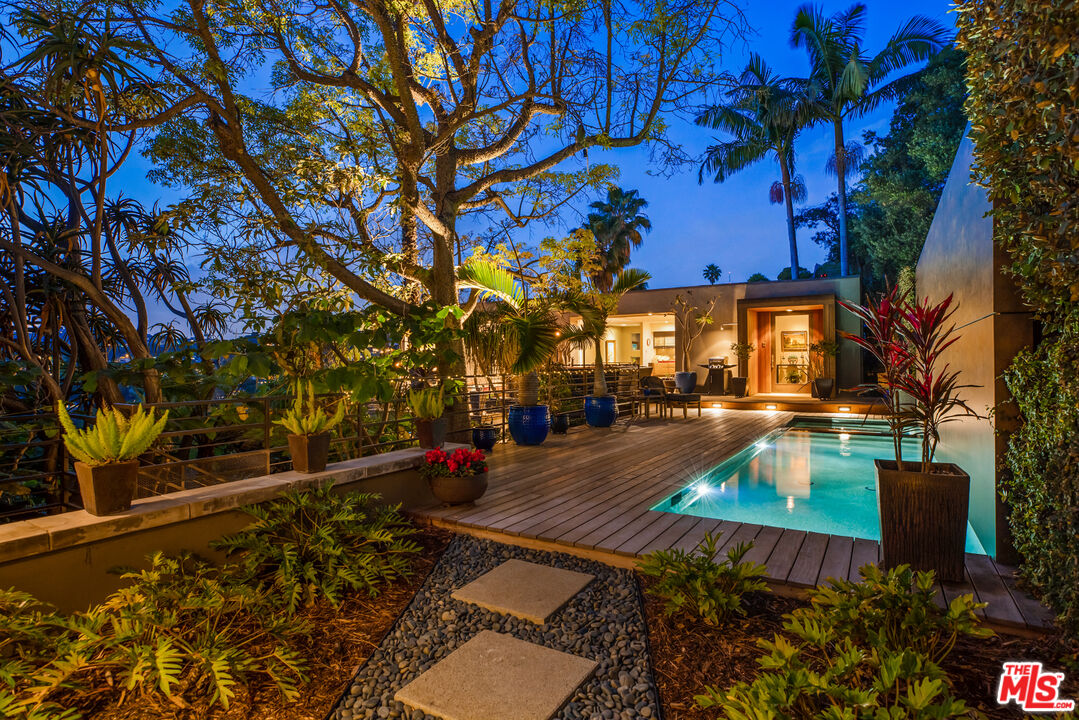 5693 Holly Oak Drive Los Angeles, CA 90068 - Photo 23 of 26