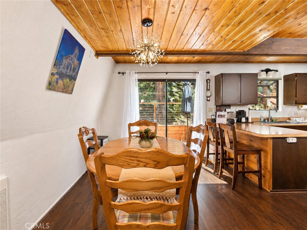 1916 Rustic Way Pine Mountain Club, CA 93222 - Photo 5 of 17 Dinning room