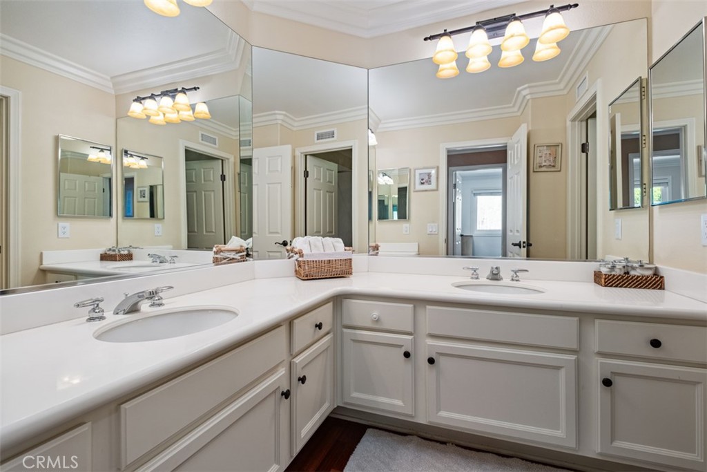 2 Field Point Rancho Santa Margarita, CA 92679 - Photo 16 of 23 Shared bathroom