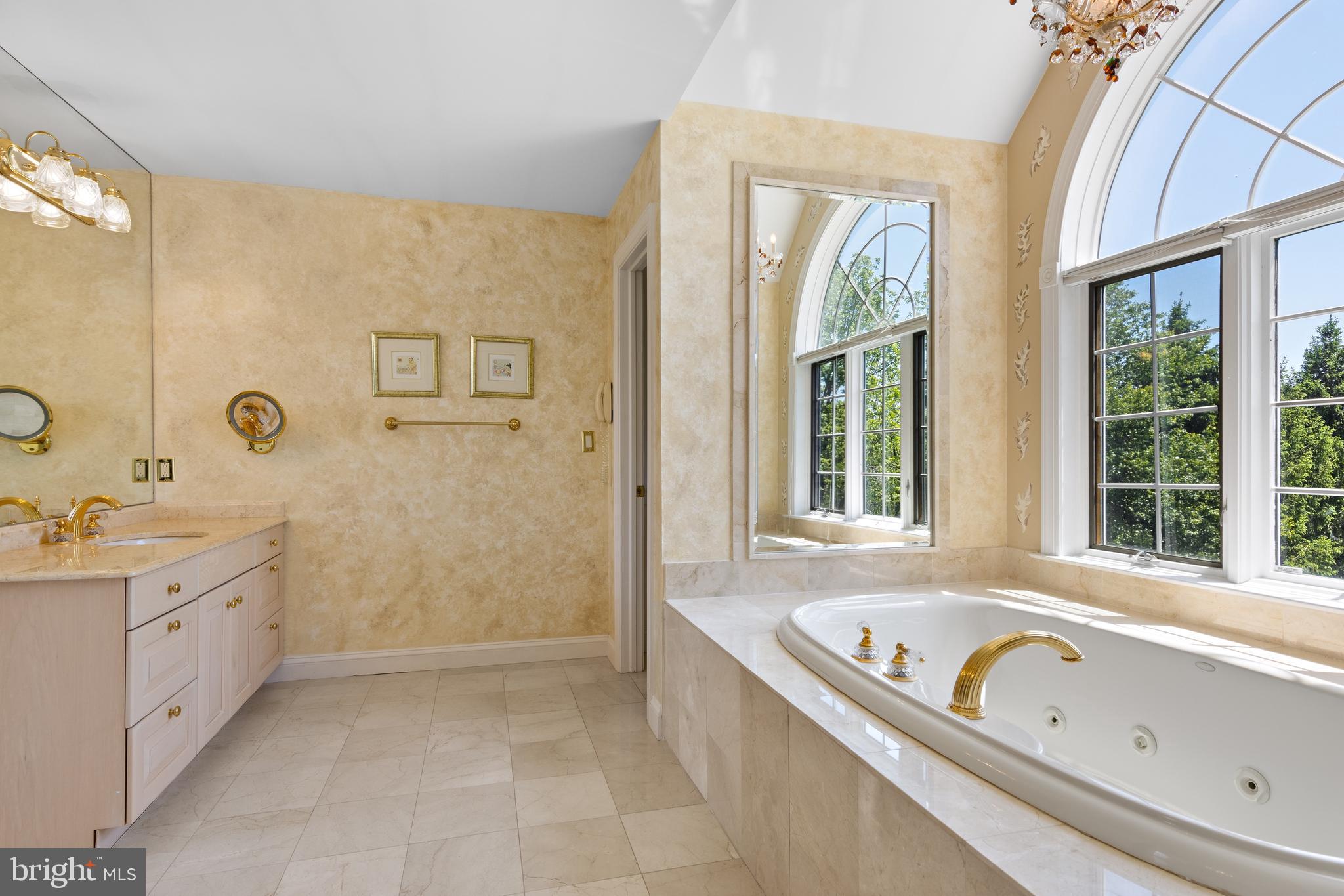 1014 Sugartown Road Berwyn, PA 19312 - Photo 64 of 78 Primary bathroom with water closet