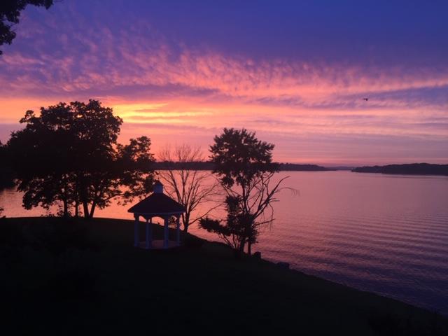 Wouldn't you like this as your view in the evenings? Simply stunning home located on Old Hickory Lake