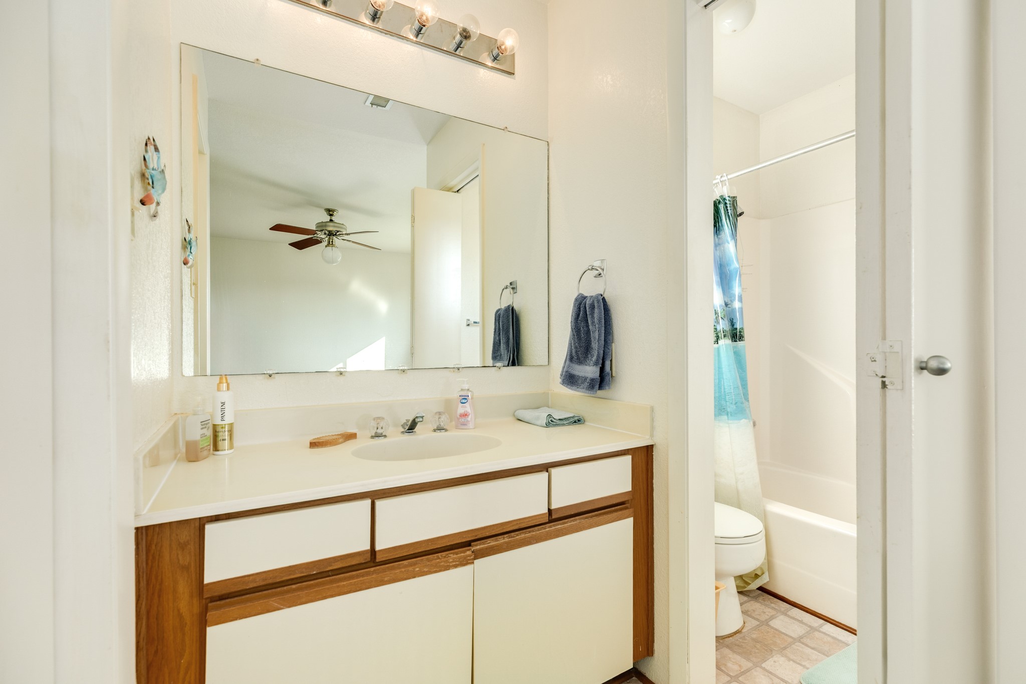 16708 Cormorant Road Jamaica Beach, TX 77554 - Photo 22 of 33 Primary bathroom