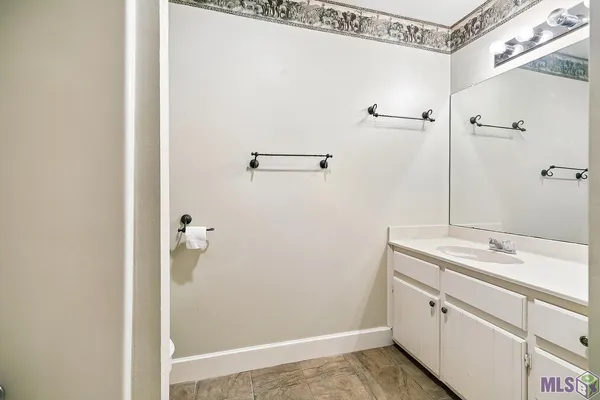 $669,500 | 14370 Dallas Drive, Denham Springs, LA 70726