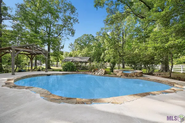$669,500 | 14370 Dallas Drive, Denham Springs, LA 70726