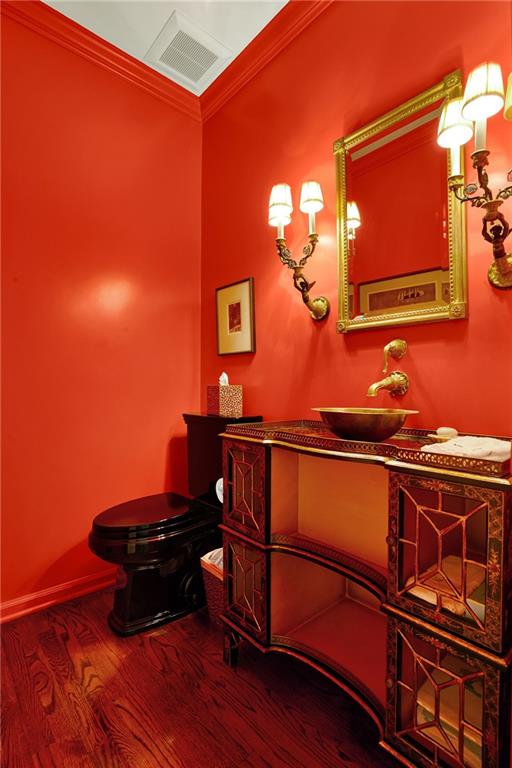 222 Schenley Road Pittsburgh, PA 15217 - Photo 17 of 40 Main floor powder room.