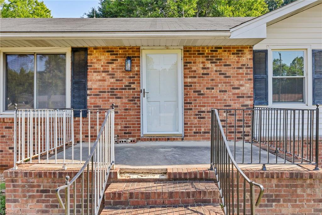 615 Brooks Road Reidsville, NC 27320 - Photo 4 of 40 Gallery Image 4