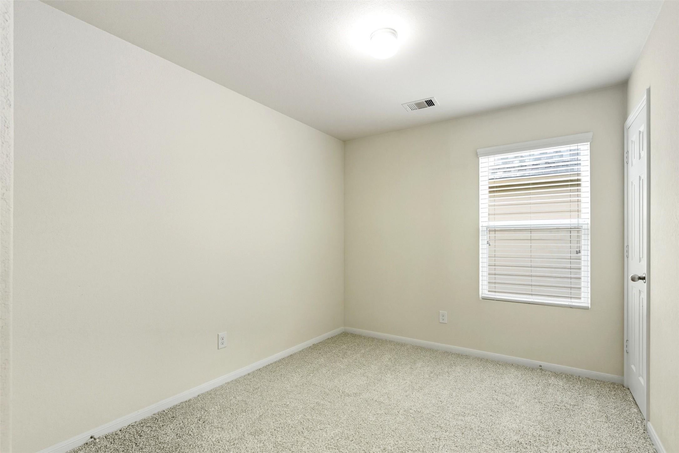 18414 West Hardy Road Houston, TX 77073 - Photo 28 of 46 an empty room with a window