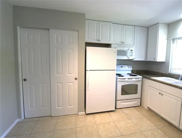 $1,400 | 2304 Ringling Boulevard, Unit 207, Sarasota, FL 34237