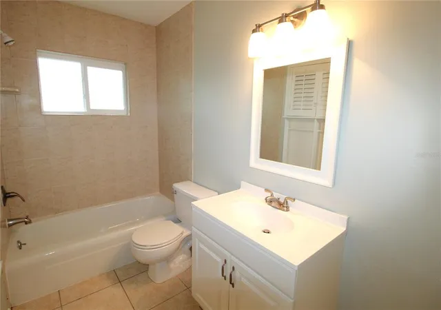 $1,400 | 2304 Ringling Boulevard, Unit 207, Sarasota, FL 34237