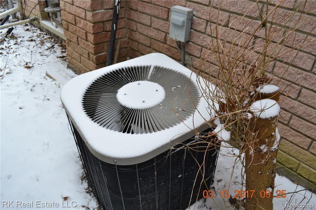 585 Lehigh Road Rochester, MI 48307 - Photo 13 of 13 DSC_0047.JPG