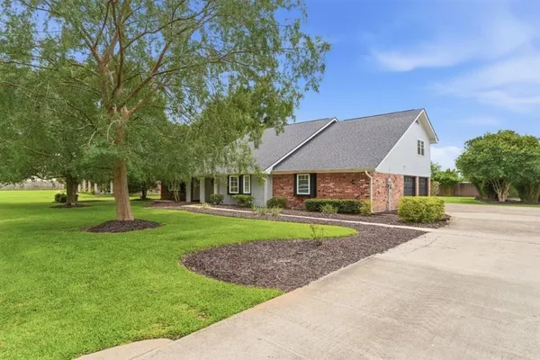 $499,999 | 4808 West Quail Hollow Drive, Lake Charles, LA 70605