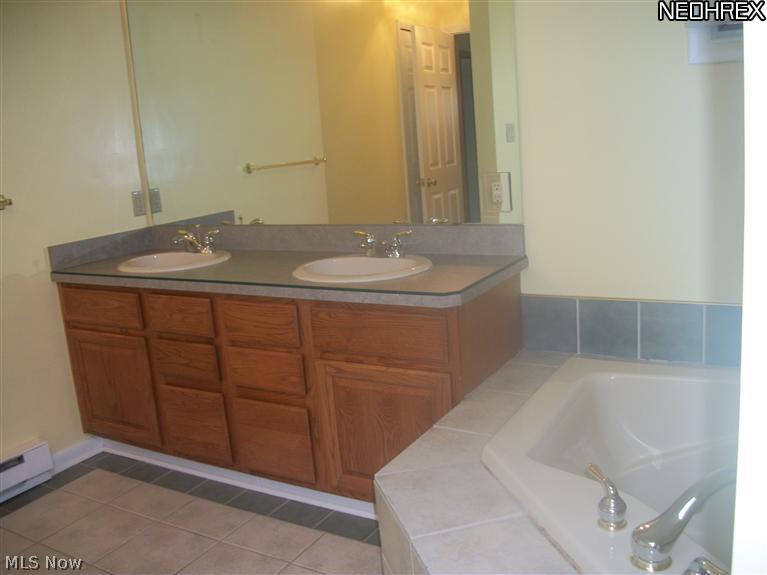 1740 Overbrook Road Lyndhurst, OH 44124 - Photo 6 of 19