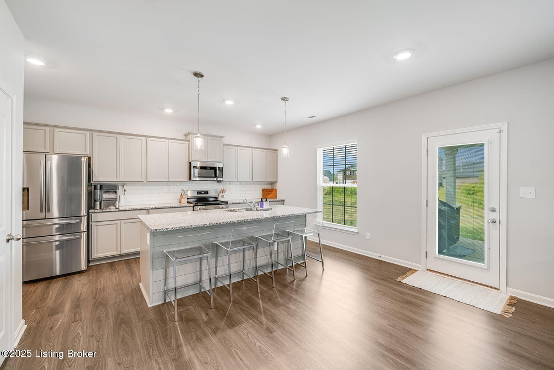 8436 Gateway Run Road Louisville, KY 40229 - Photo 15 of 61 photo_online_014