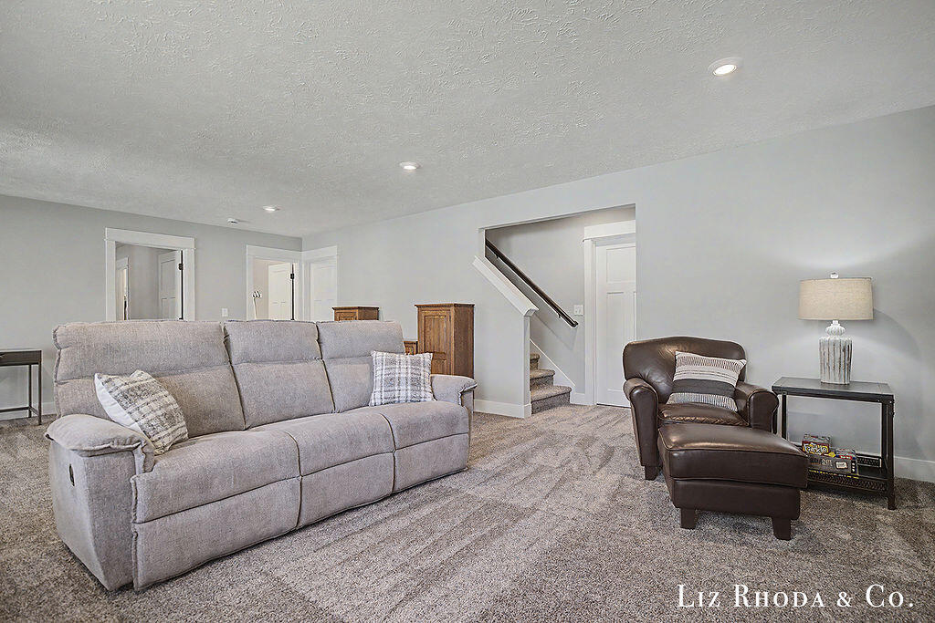 1689 Portadown Road Byron Center, MI 49315 - Photo 27 of 40 2F9A9895