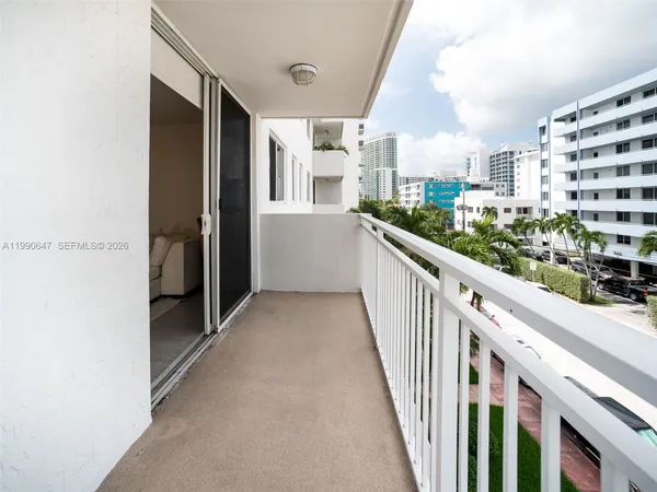 $3,000 | 1665 Bay Road, Unit 421, Miami Beach, FL 33139
