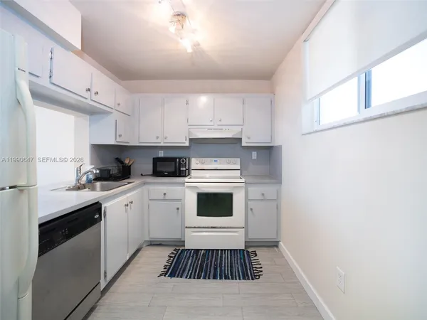 $3,000 | 1665 Bay Road, Unit 421, Miami Beach, FL 33139