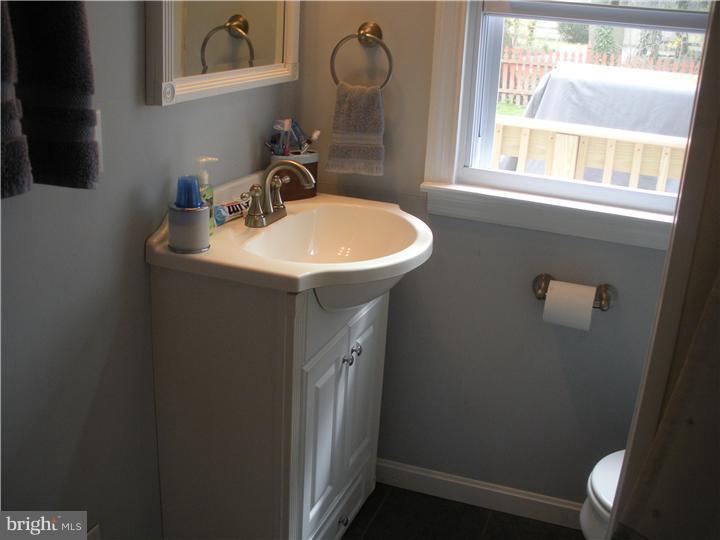 160 Edison Road Cherry Hill, NJ 08034 - Photo 14 of 22 Bathroom