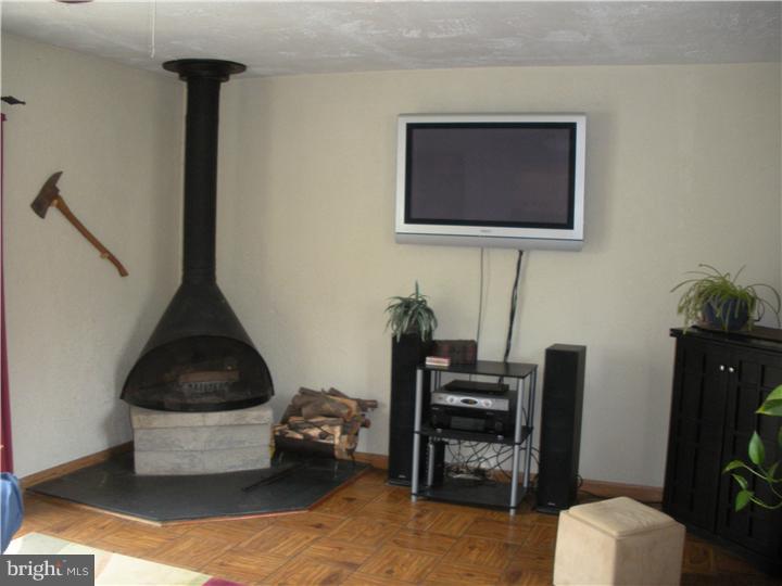 160 Edison Road Cherry Hill, NJ 08034 - Photo 15 of 22 Family Room