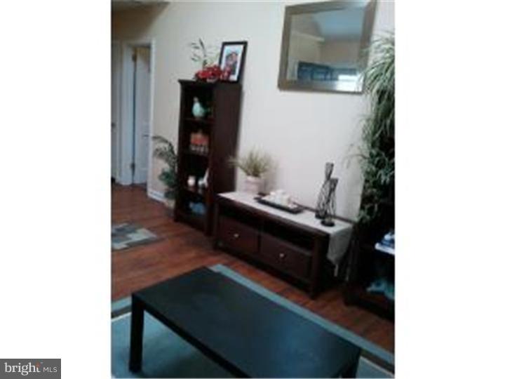 160 Edison Road Cherry Hill, NJ 08034 - Photo 6 of 22 Living Room