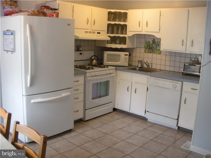 160 Edison Road Cherry Hill, NJ 08034 - Photo 7 of 22 Kitchen