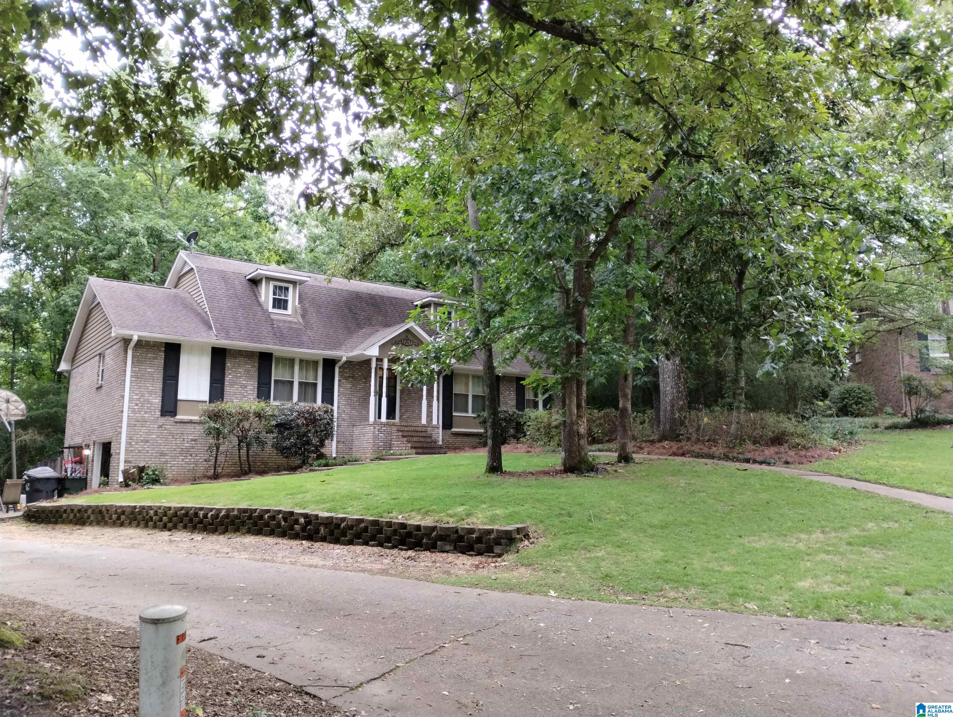 1829 Hamilton Road Pelham, AL 35124 - Photo 2 of 27