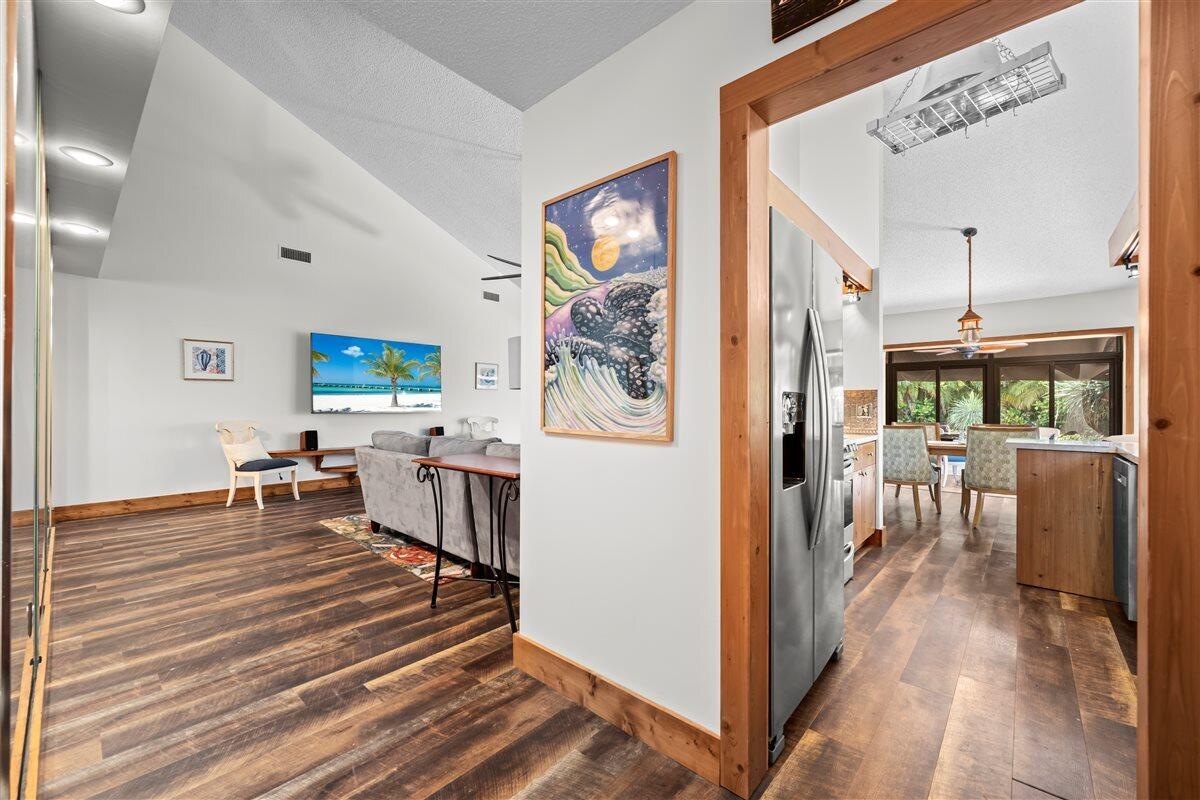 109 Seashore Drive Jupiter, FL 33477 - Photo 7 of 46 View Upon Entry to Kitchen/Living Room